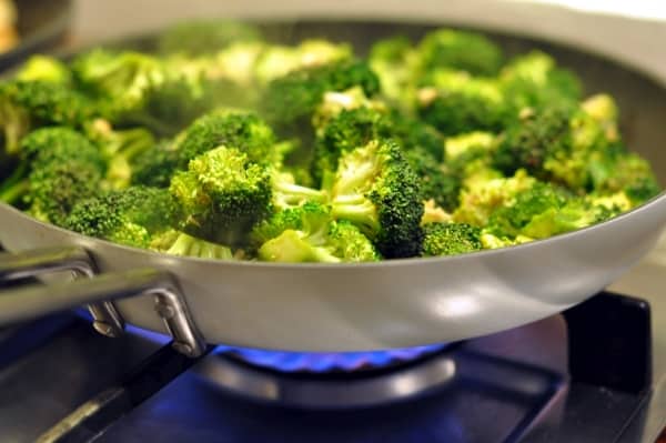 Broccoli on the stove