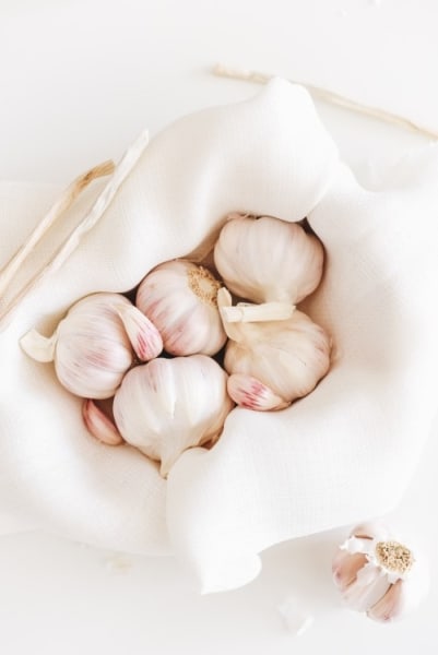 Garlic bulbs on white textile