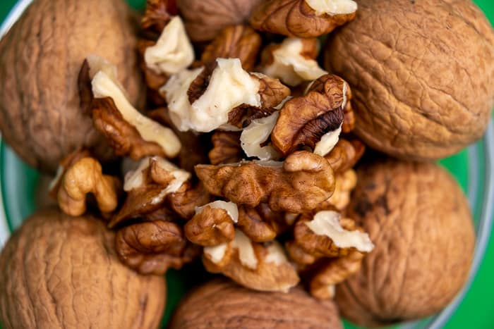 Unshelled walnuts chunks