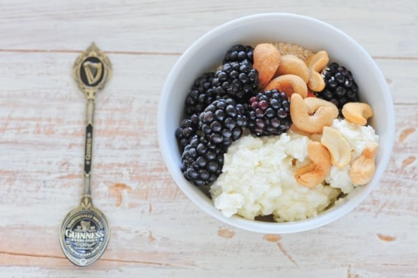 Cottage cheese with blackberries